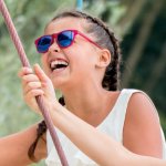 Okulary przeciwsłoneczne dla dzieci z polaryzacją 6-10 lat fioletowy